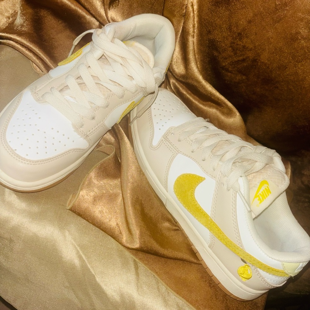 Nike Dunk Low Lemon Drop Sneakers